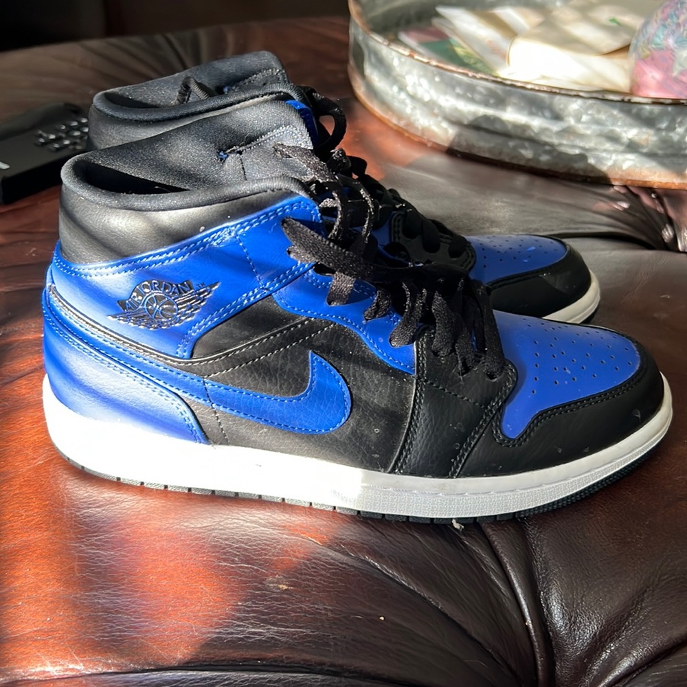 Nike Air Jordan 1s “Hyper Royal”